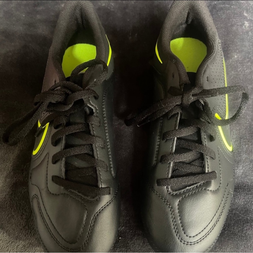 Nike TIEMPO Soccer Cleats size 5Y Black and Green